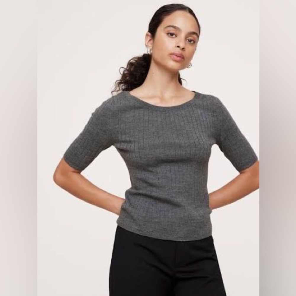 Classic Gray Ribbed Knit Top - Women's Short Sleeve